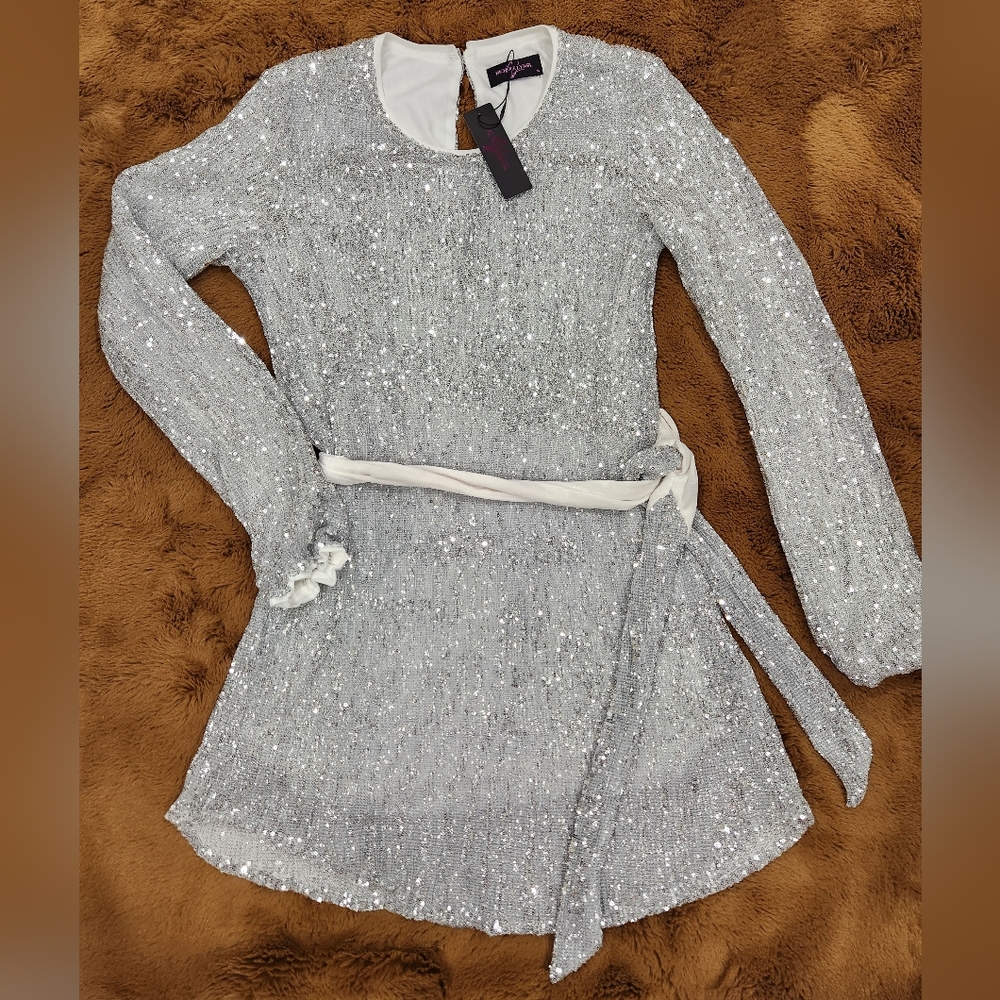🆕️ Nichole Lynel,(Med) Elegant Silver Sequin Long Sleeve Mini Dress, (STRETCHY)